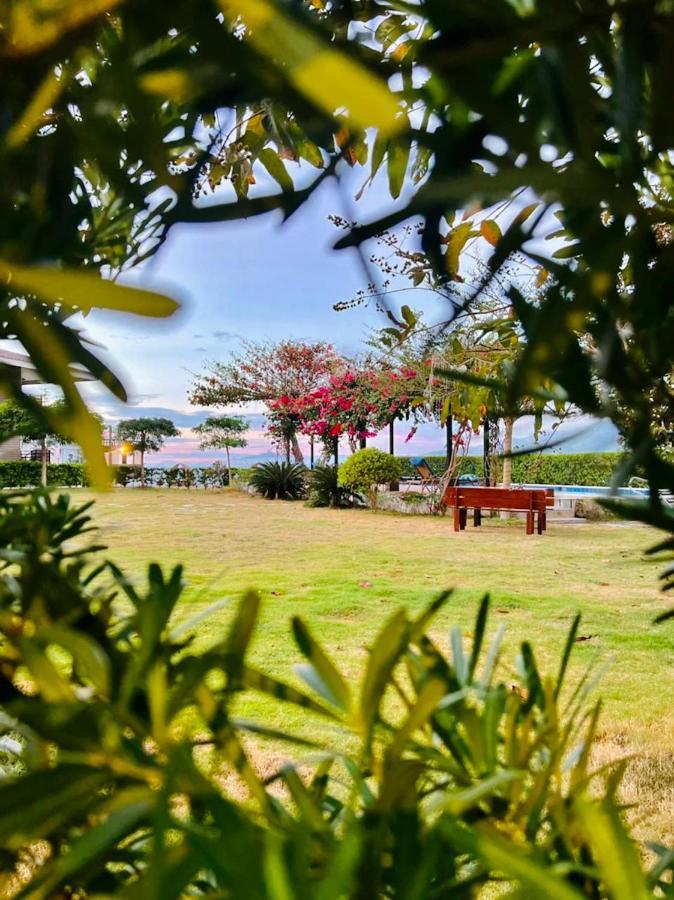 Amor Laut Mabini  Buitenkant foto